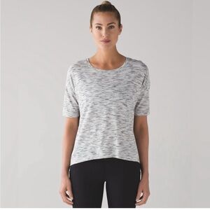 Lululemon Run It Out Tee Tiger Space Dye Black White size 8